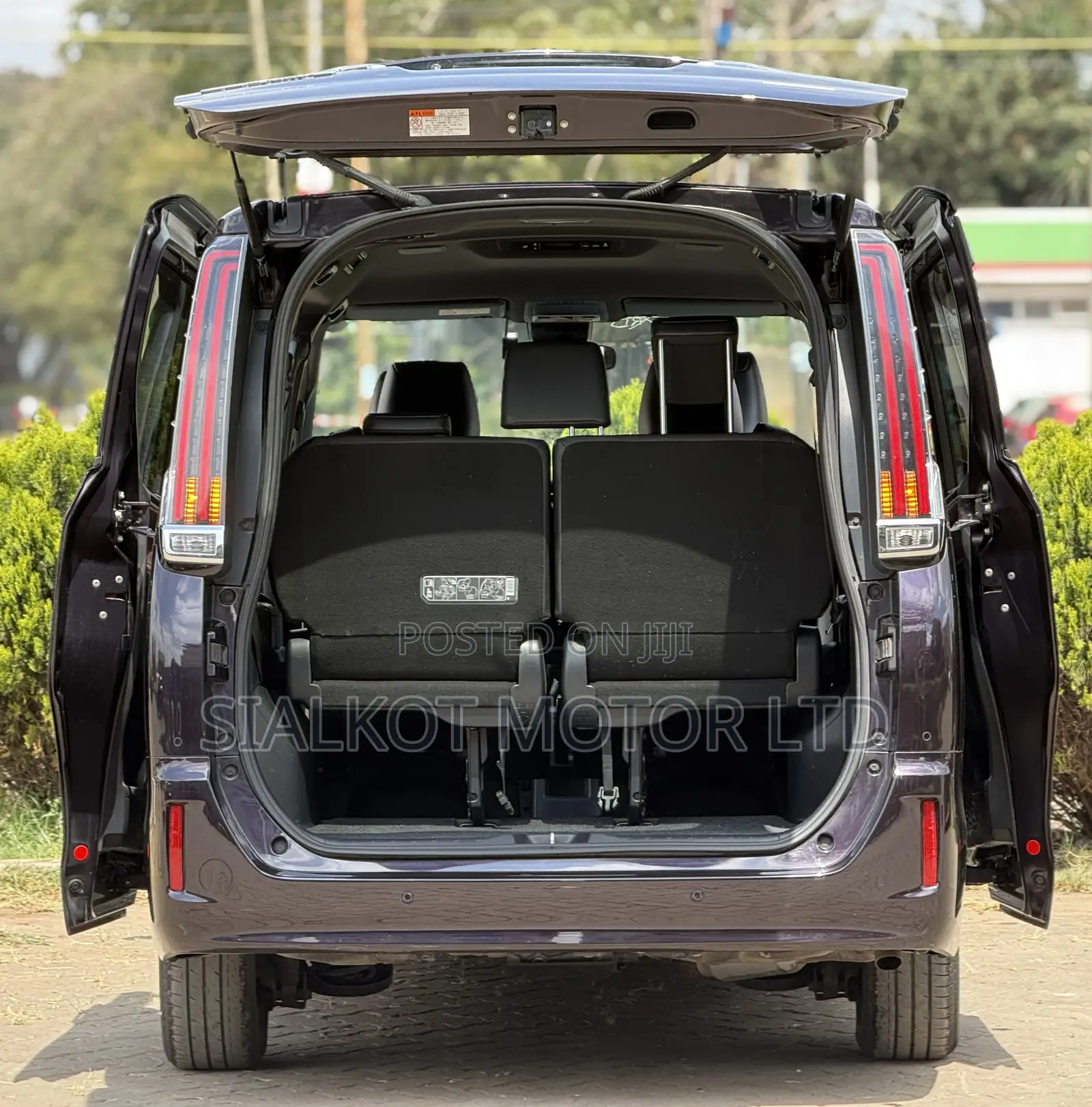 Toyota Esquire 2.0 FWD (7 seater) 2019 Purple