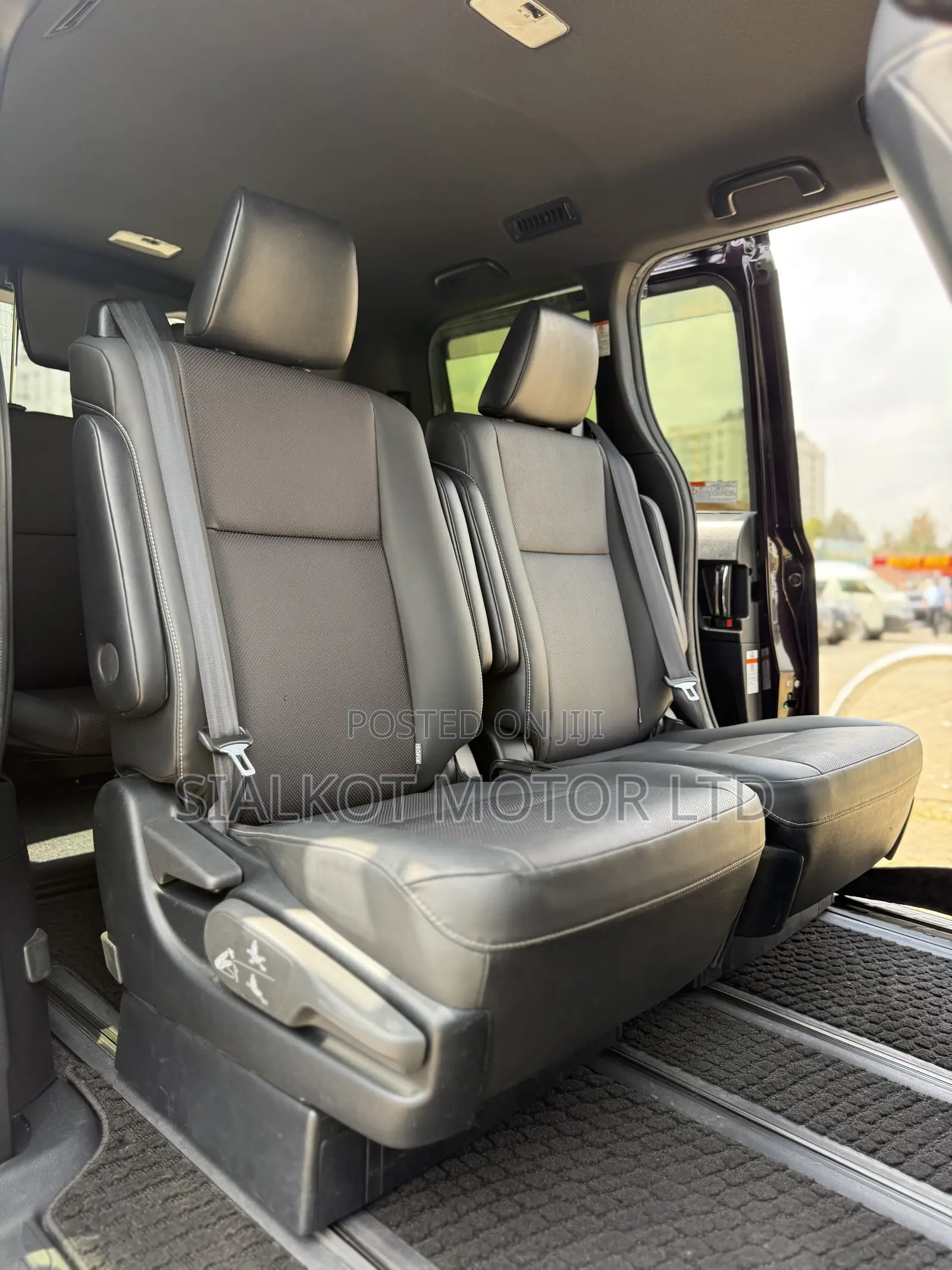 Toyota Esquire 2.0 FWD (7 seater) 2019 Purple