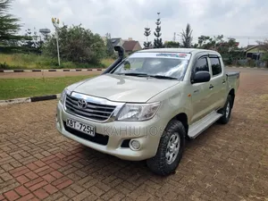 Toyota Hilux 2012 Gold