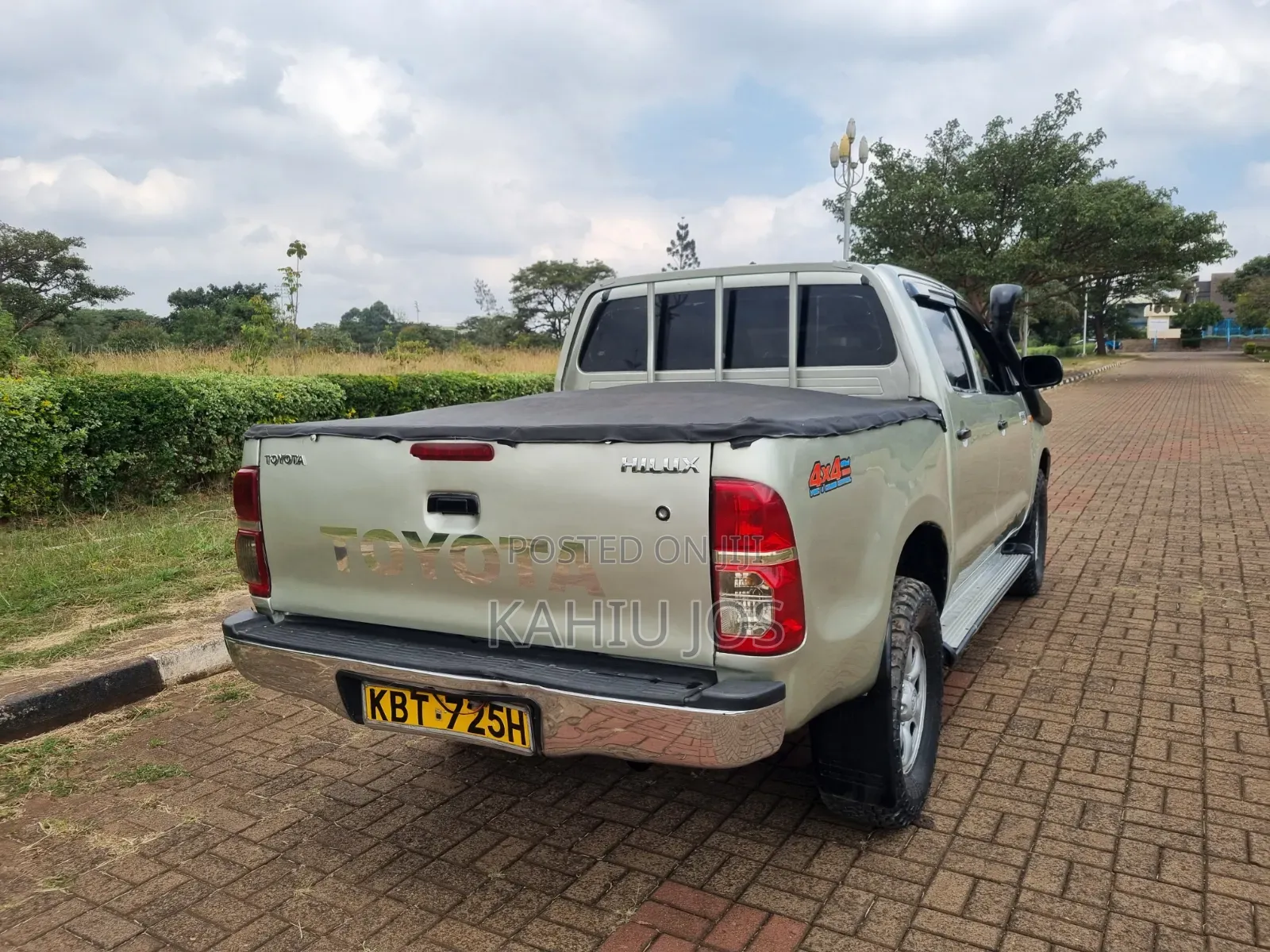 Toyota Hilux 2012 Gold