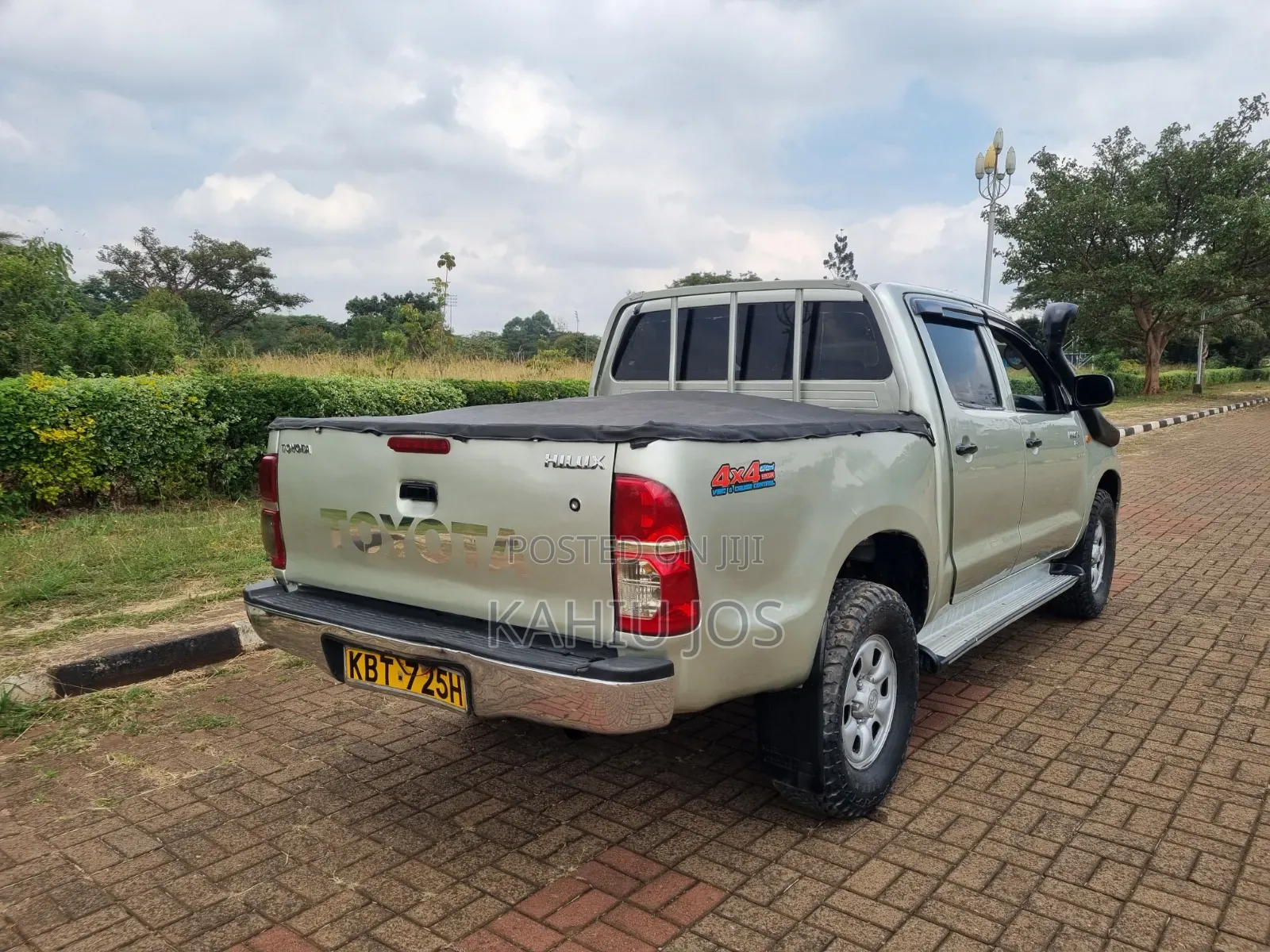 Toyota Hilux 2012 Gold
