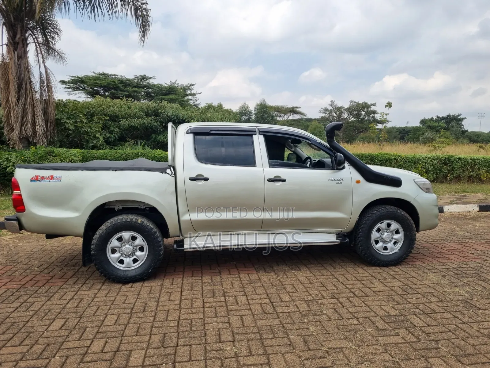Toyota Hilux 2012 Gold