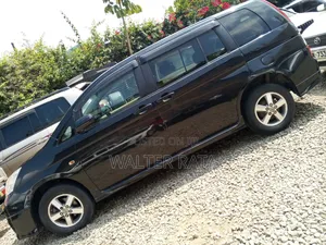 Toyota ISIS 2006 Black