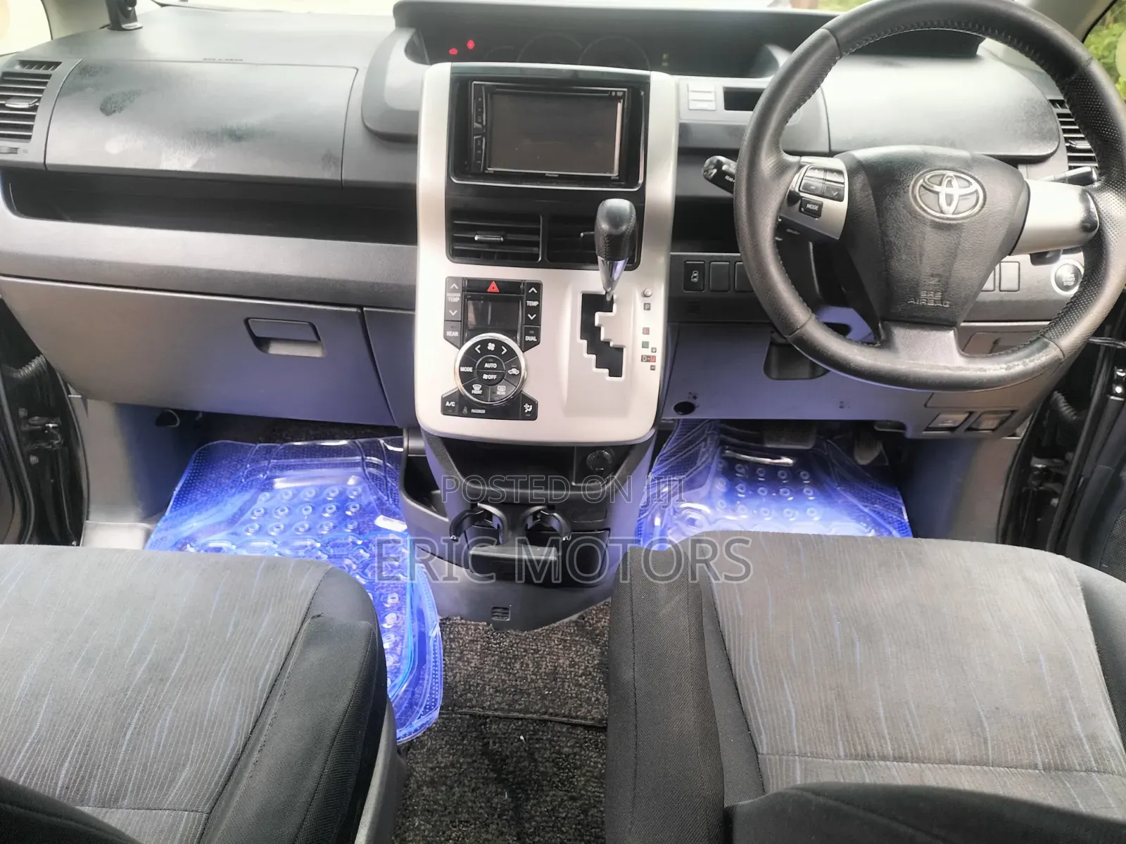 Toyota Voxy 2013 Black