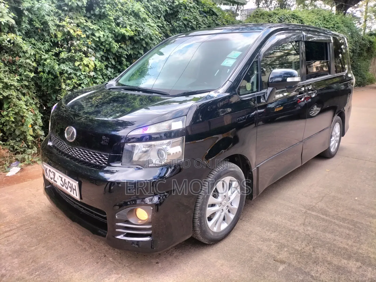 Toyota Voxy 2013 Black