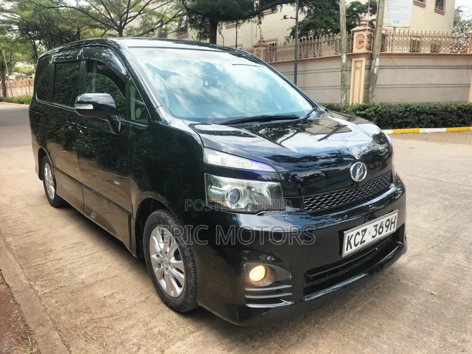 Toyota Voxy 2013 Black