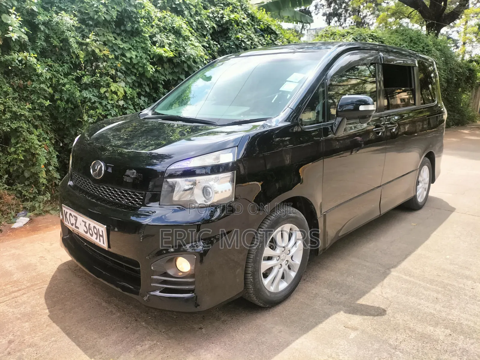 Toyota Voxy 2013 Black