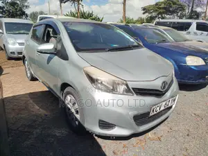Toyota Vitz 2012 Silver