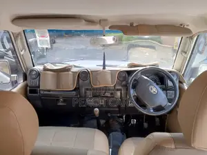 Toyota Land Cruiser Prado 2010 White