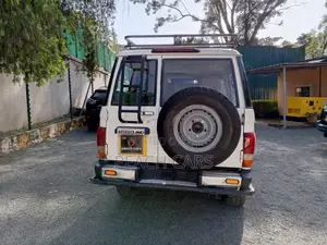 Toyota Land Cruiser Prado 2010 White