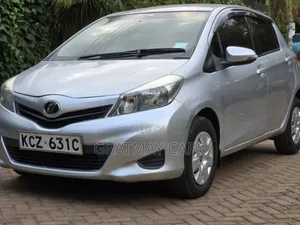 Toyota Vitz 2013 Silver