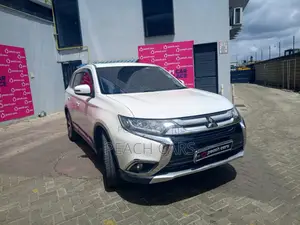 Mitsubishi Outlander 2016 White
