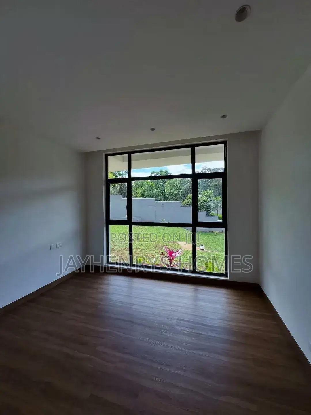 5bdrm House in Nyari for sale