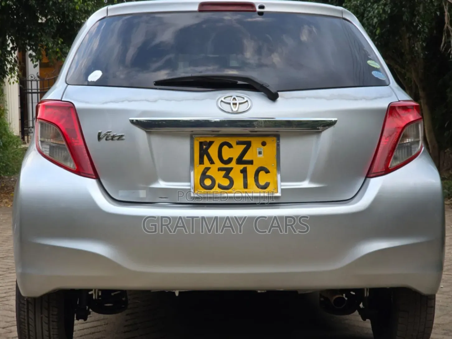Toyota Vitz 2013 Silver