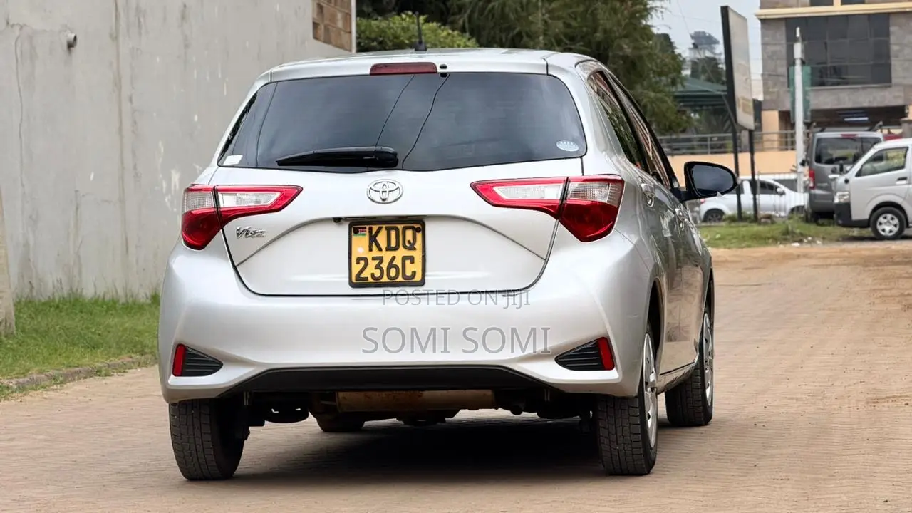 Toyota Vitz 2017 Silver