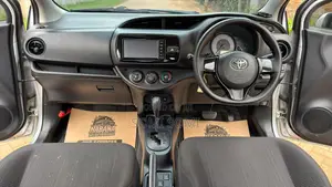 Toyota Vitz 2017 Silver