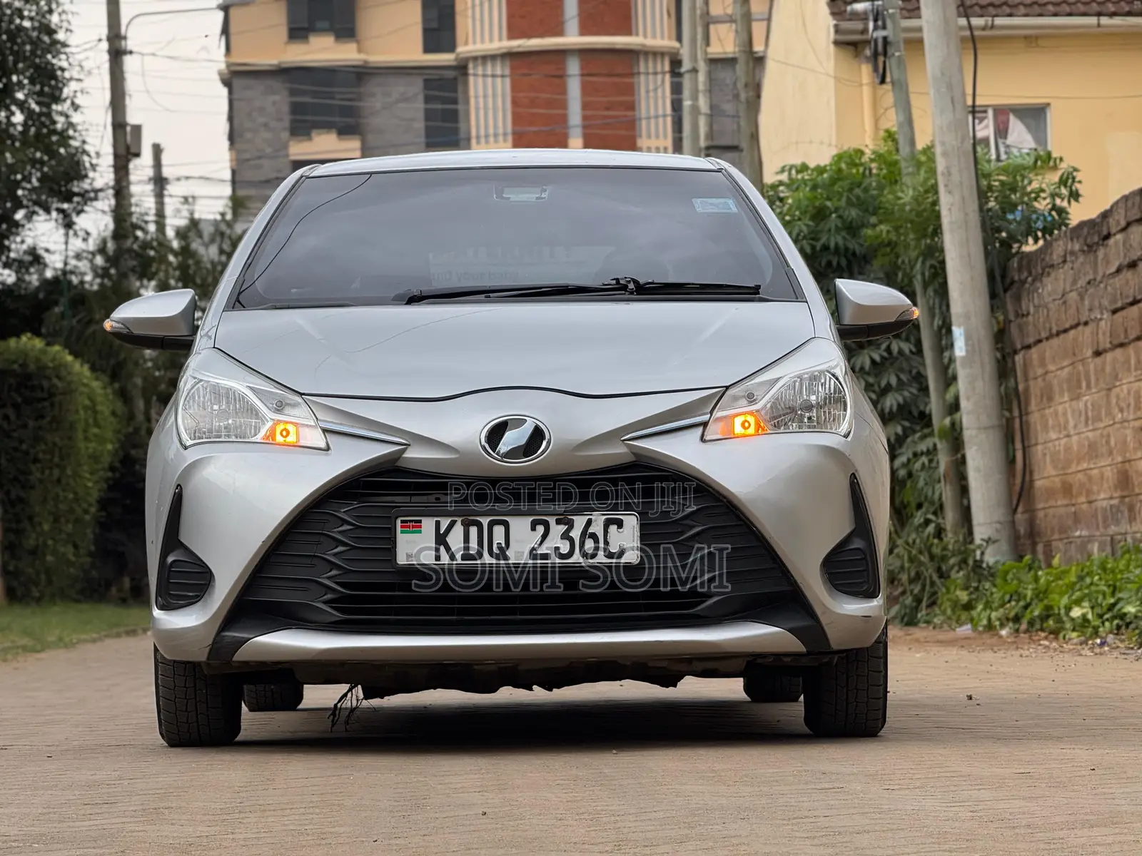 Toyota Vitz 2017 Silver