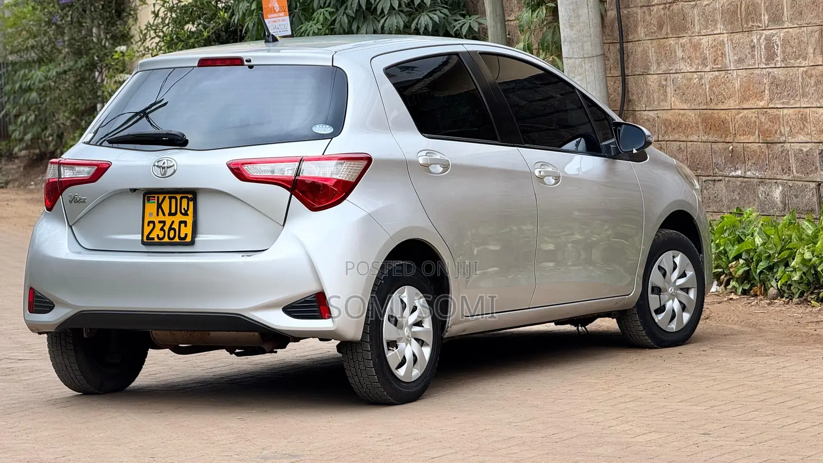 Toyota Vitz 2017 Silver