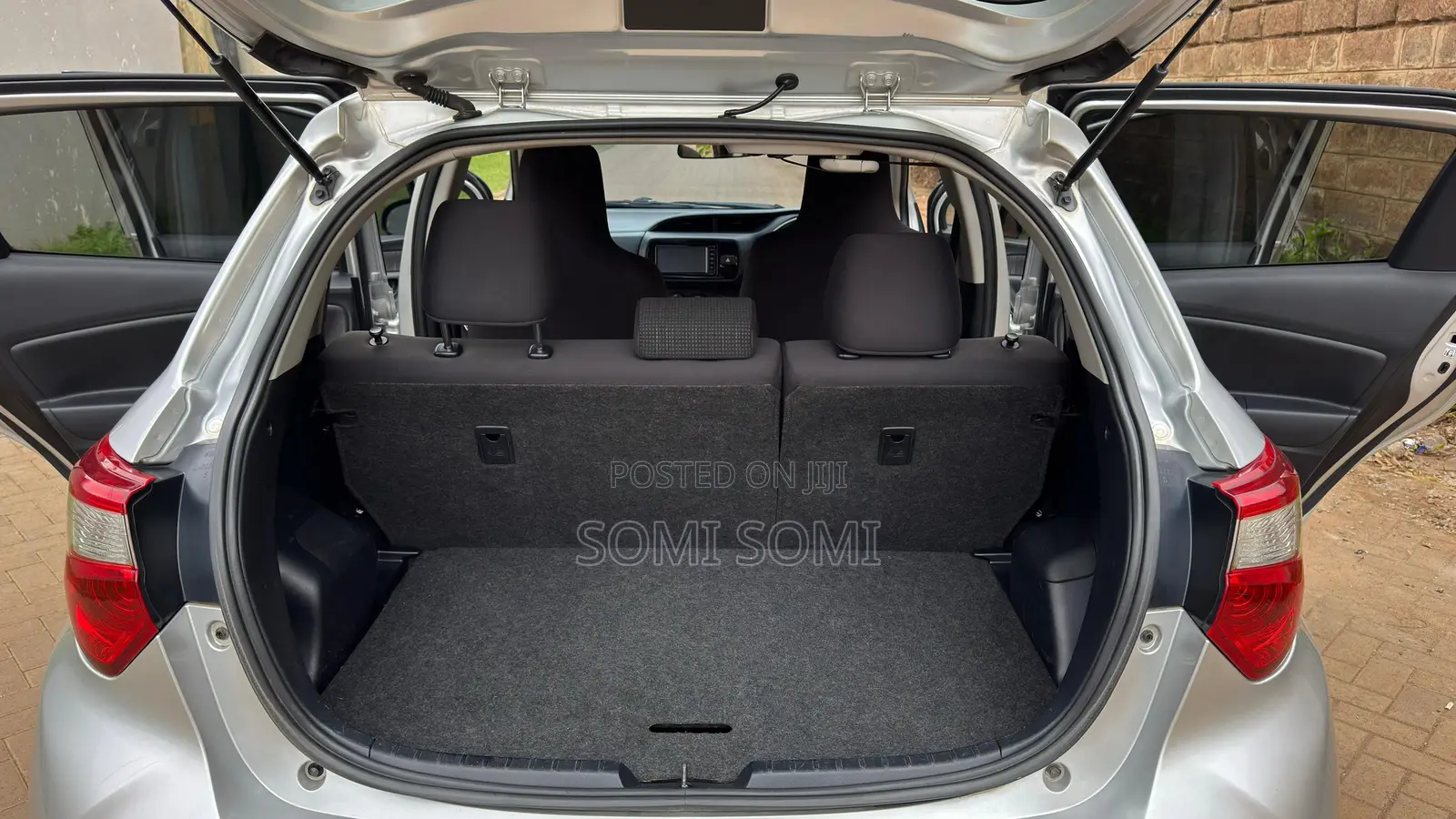 Toyota Vitz 2017 Silver