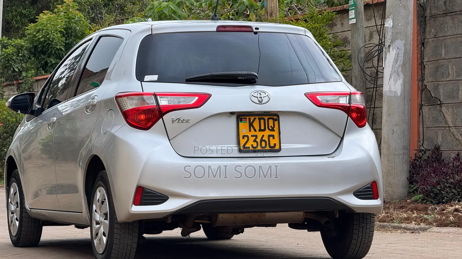 Toyota Vitz 2017 Silver