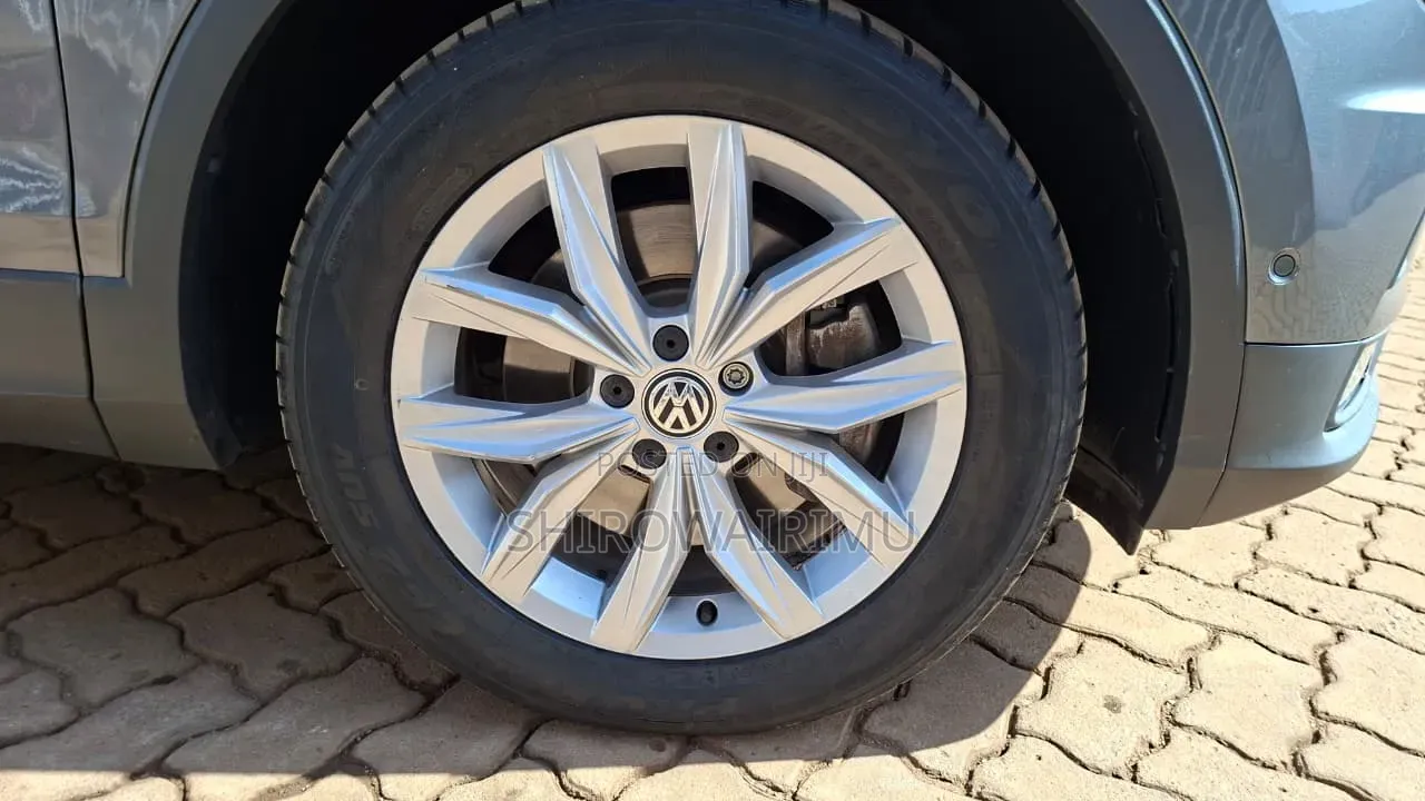 Volkswagen Tiguan 2019 Gray
