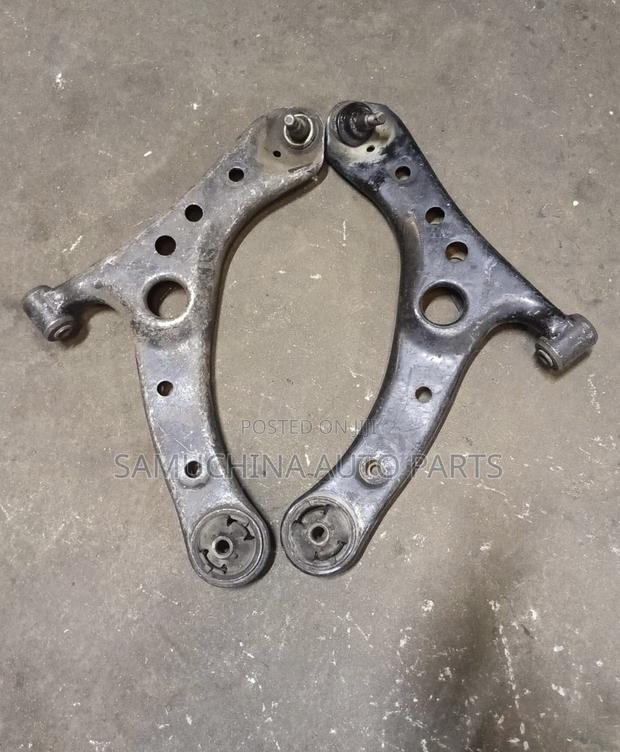 Control Arm Toyota Noah