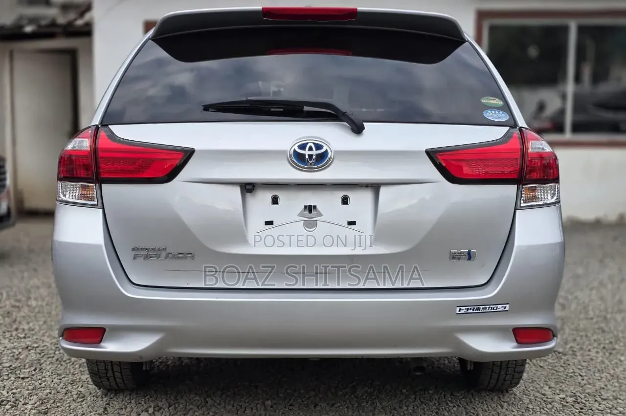 Toyota Corolla Fielder 2019 Silver