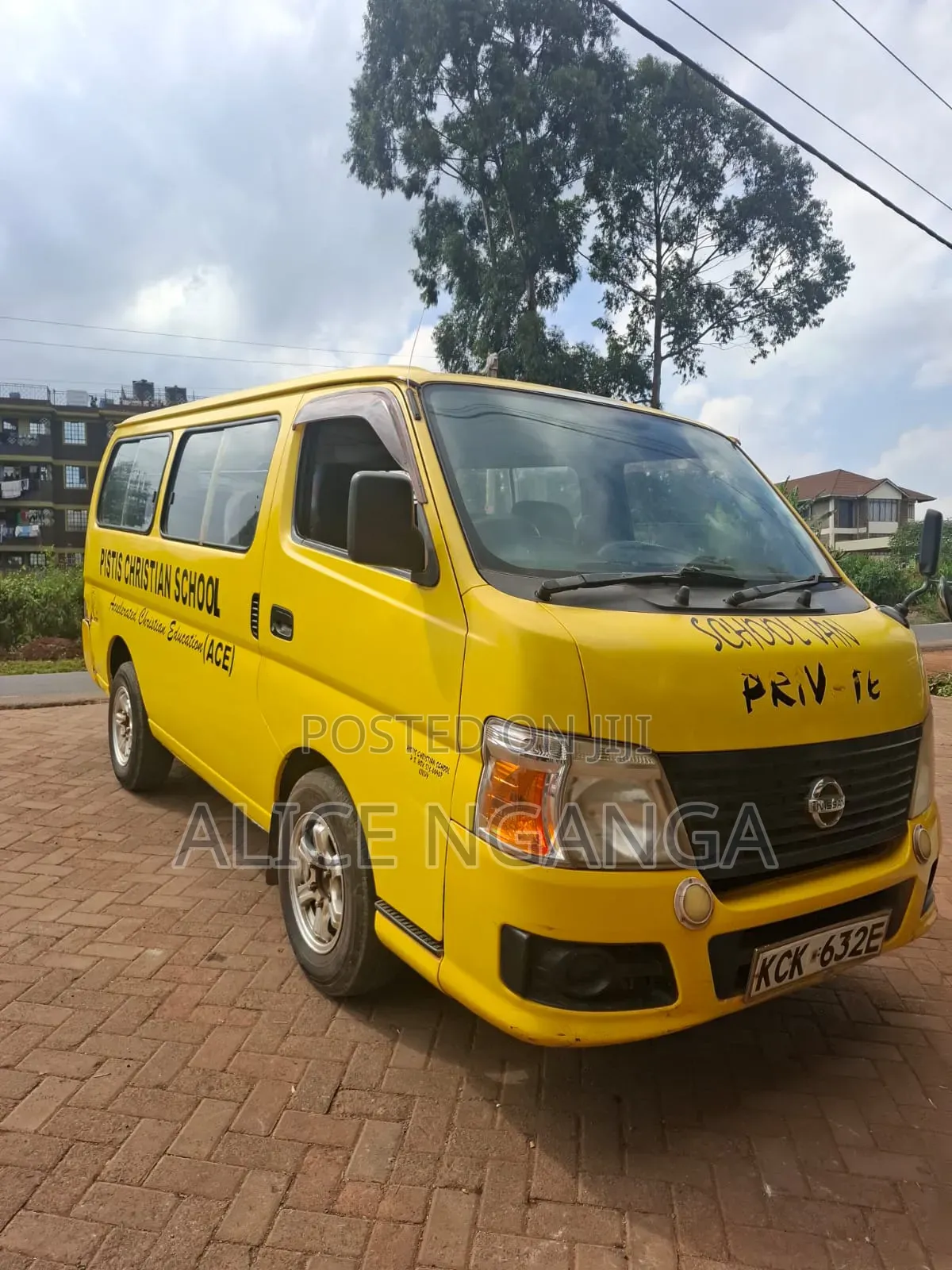 Nissan Caravan (Urvan) 2009 Yellow