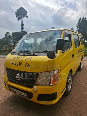 Nissan Caravan (Urvan) 2009 Yellow