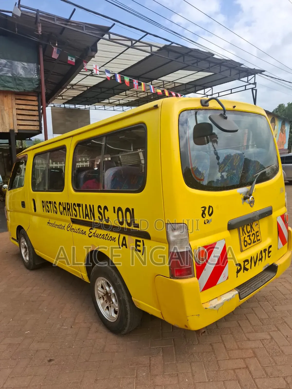 Nissan Caravan (Urvan) 2009 Yellow