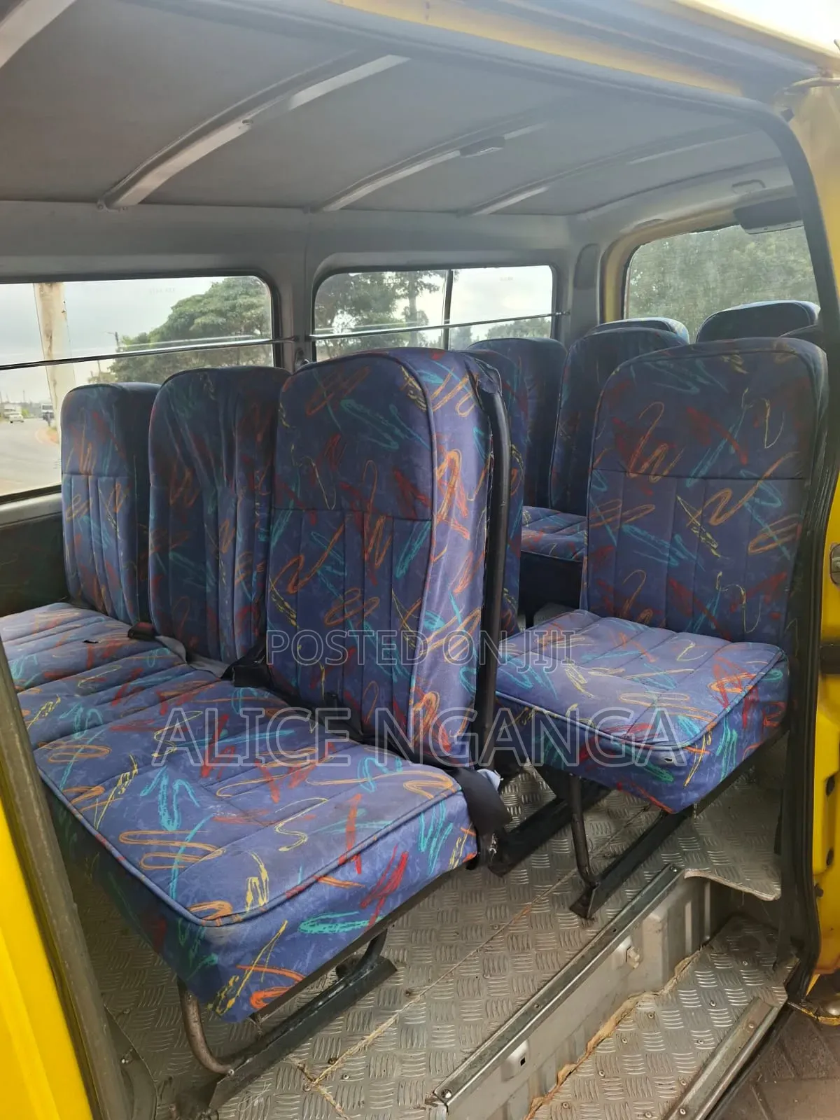 Nissan Caravan (Urvan) 2009 Yellow
