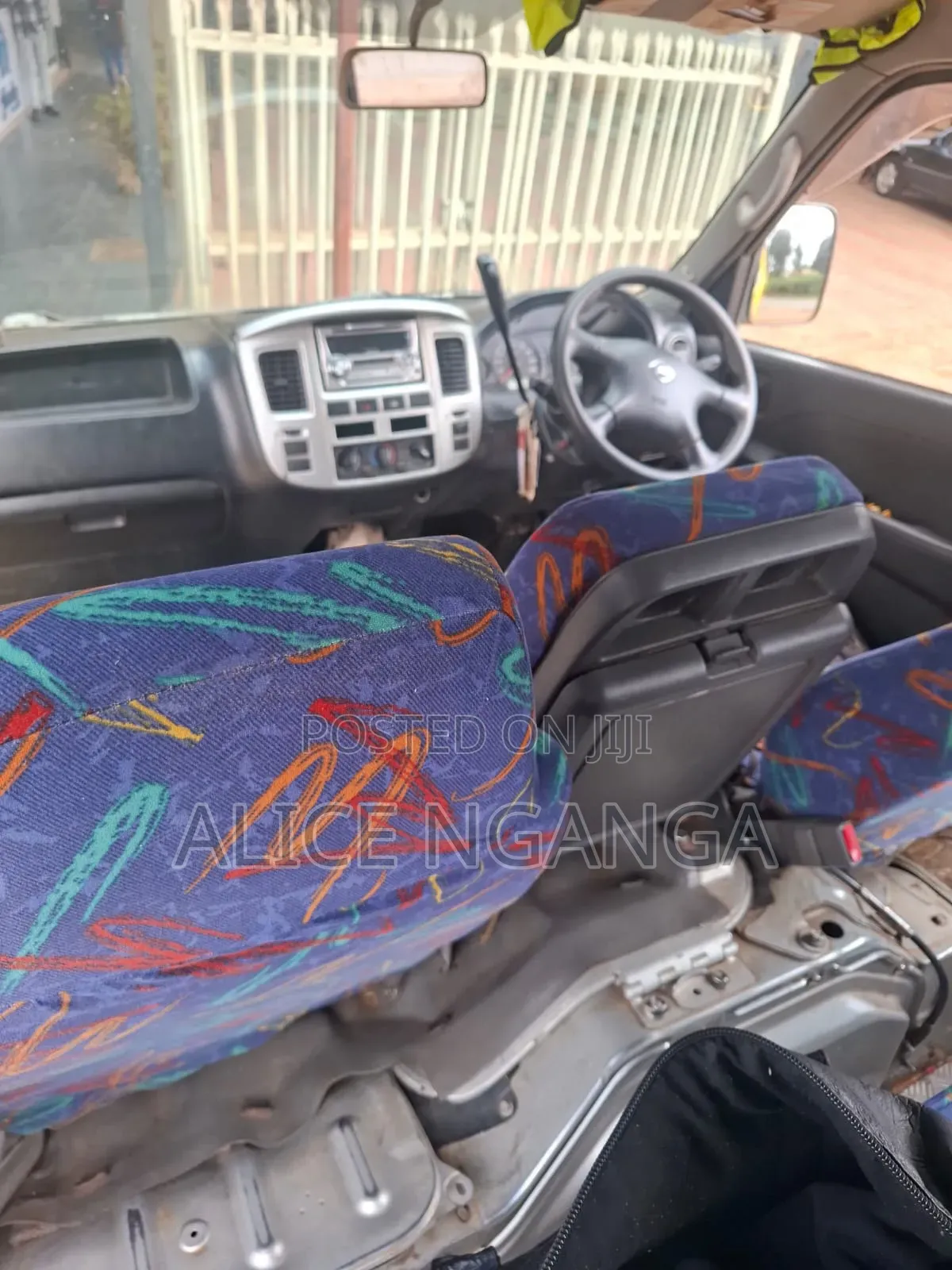 Nissan Caravan (Urvan) 2009 Yellow