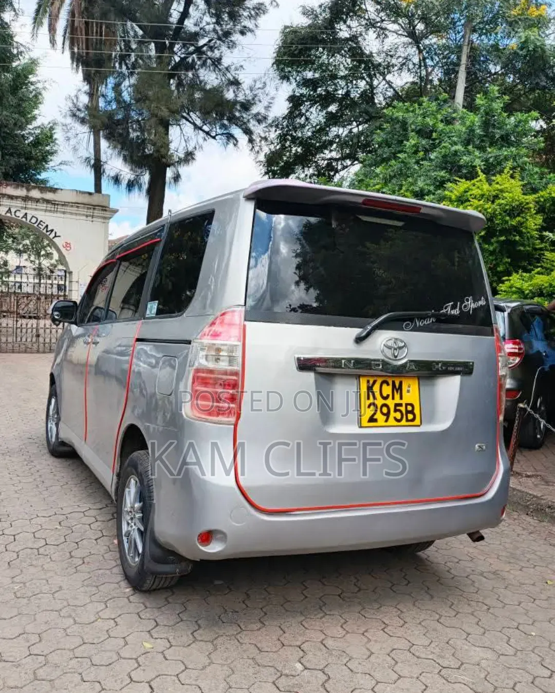 Toyota Noah 2010 Silver