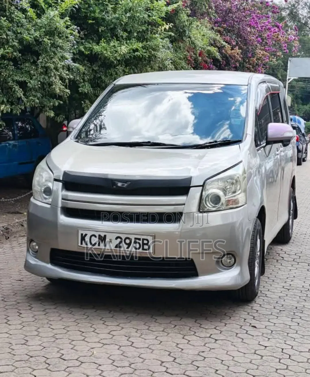 Toyota Noah 2010 Silver