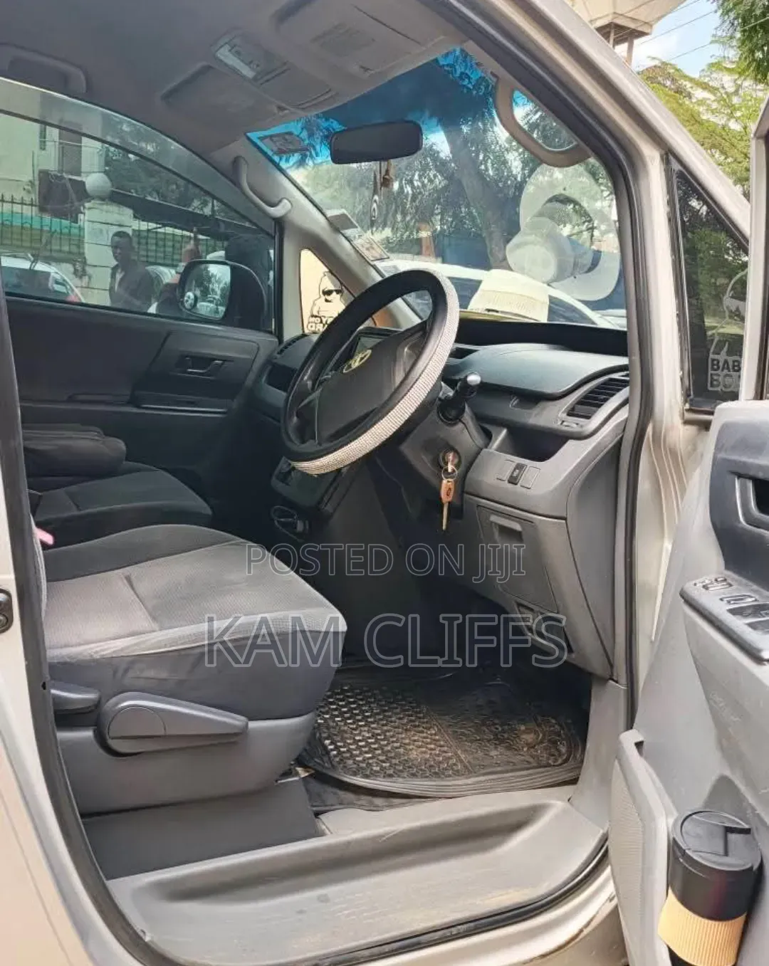Toyota Noah 2010 Silver
