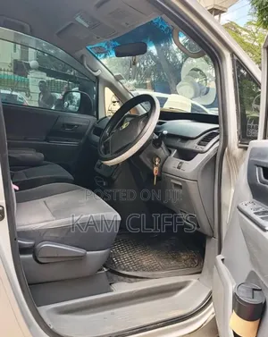 Toyota Noah 2010 Silver