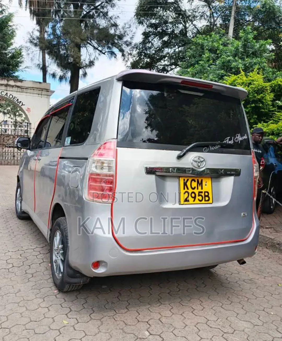 Toyota Noah 2010 Silver