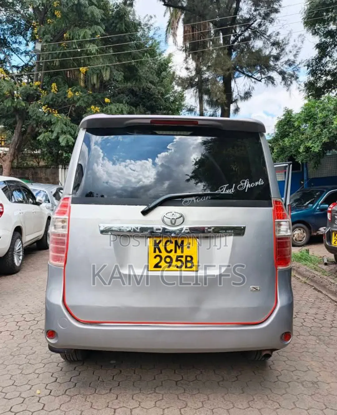 Toyota Noah 2010 Silver