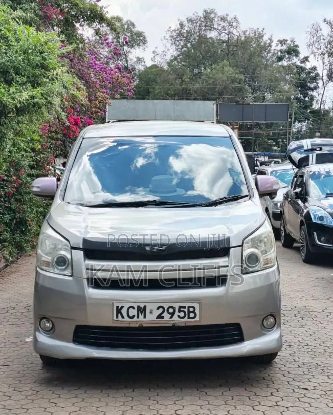 Toyota Noah 2010 Silver