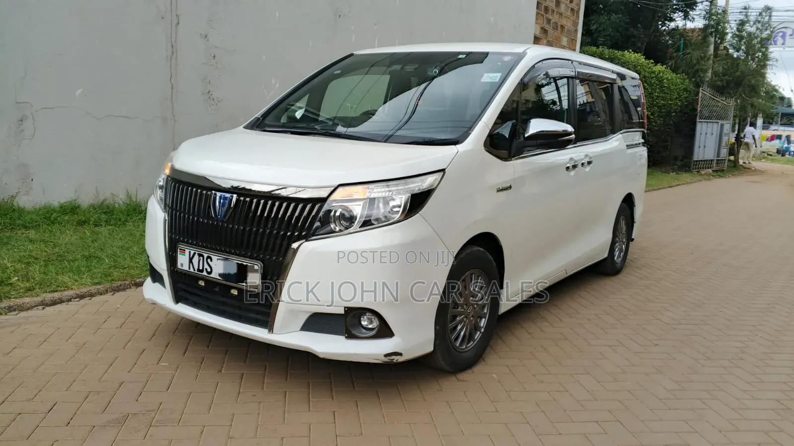 Toyota Esquire 2017 White