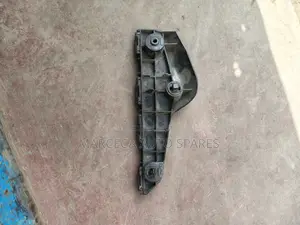 Fielder 161 Front Bumper Slide Retainers