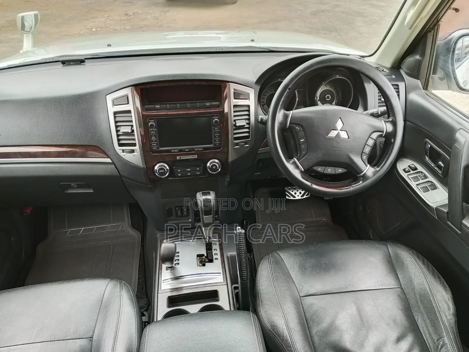 Mitsubishi Pajero 2015 White