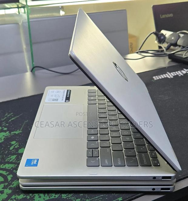 Laptop HP OmniBook 5 Flip 16GB Intel Core 7 SSD 512GB - thumbnail 3