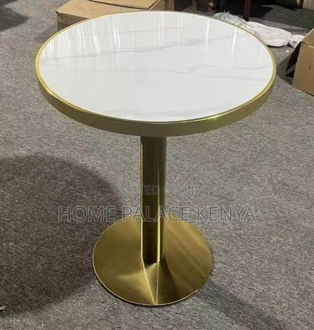Round Table: Compact Round Negotiation Table - main view