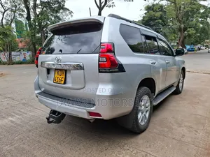 Toyota Land Cruiser Prado 2010 Silver