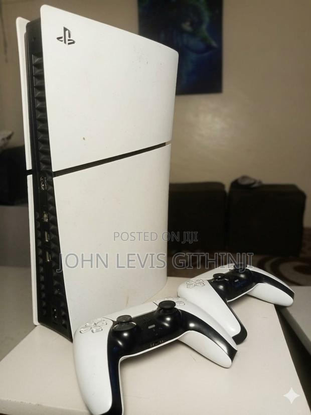 PS5 Slim Used and in Good Condition Including the Controllers