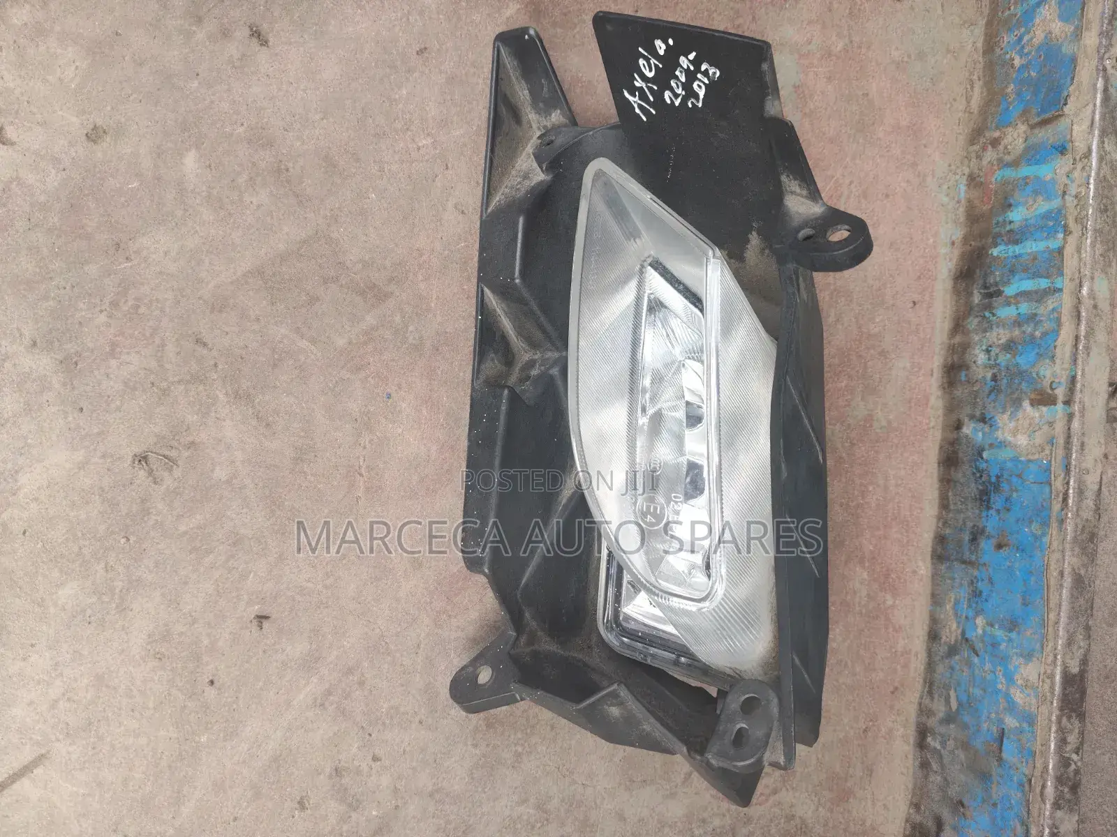 Mazda 3_axela Foglight and Foglight Bracket