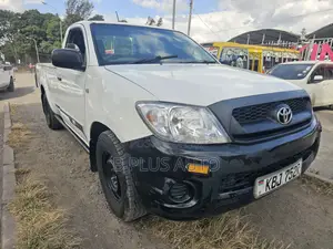 Toyota Hilux 2010 White