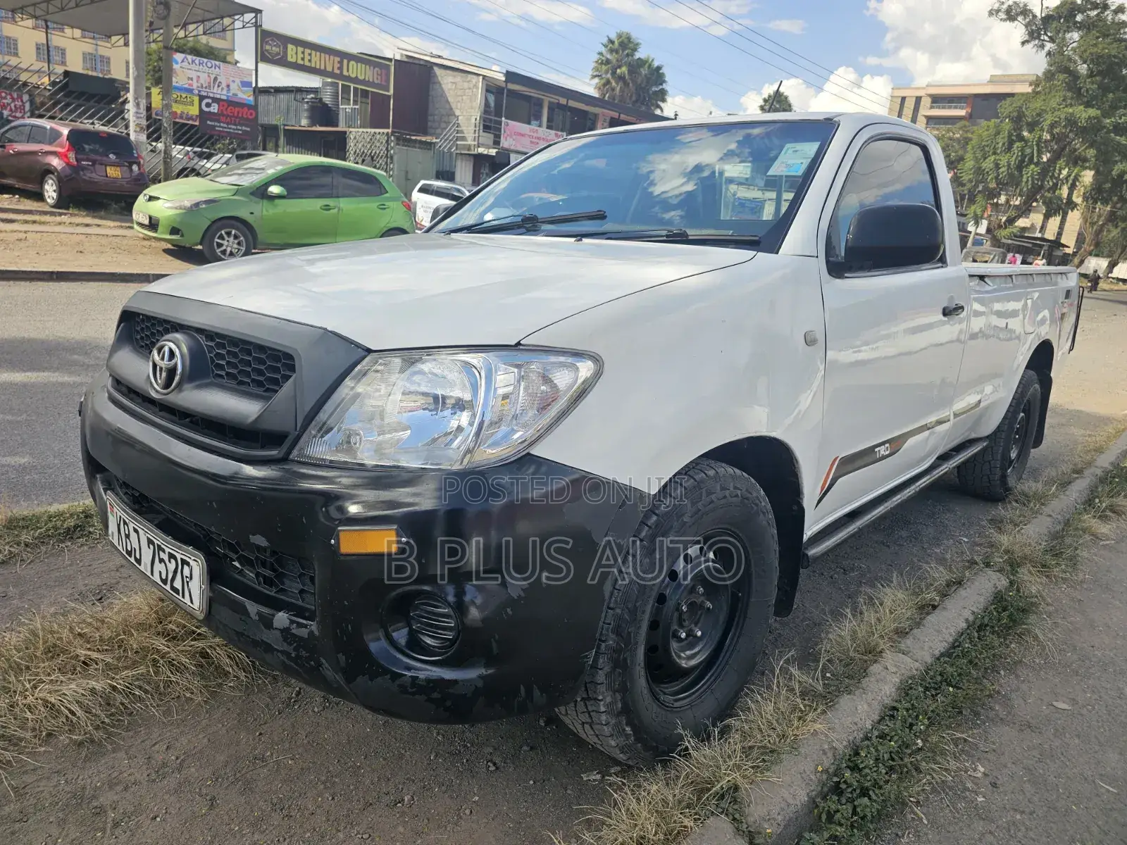 Toyota Hilux 2010 White