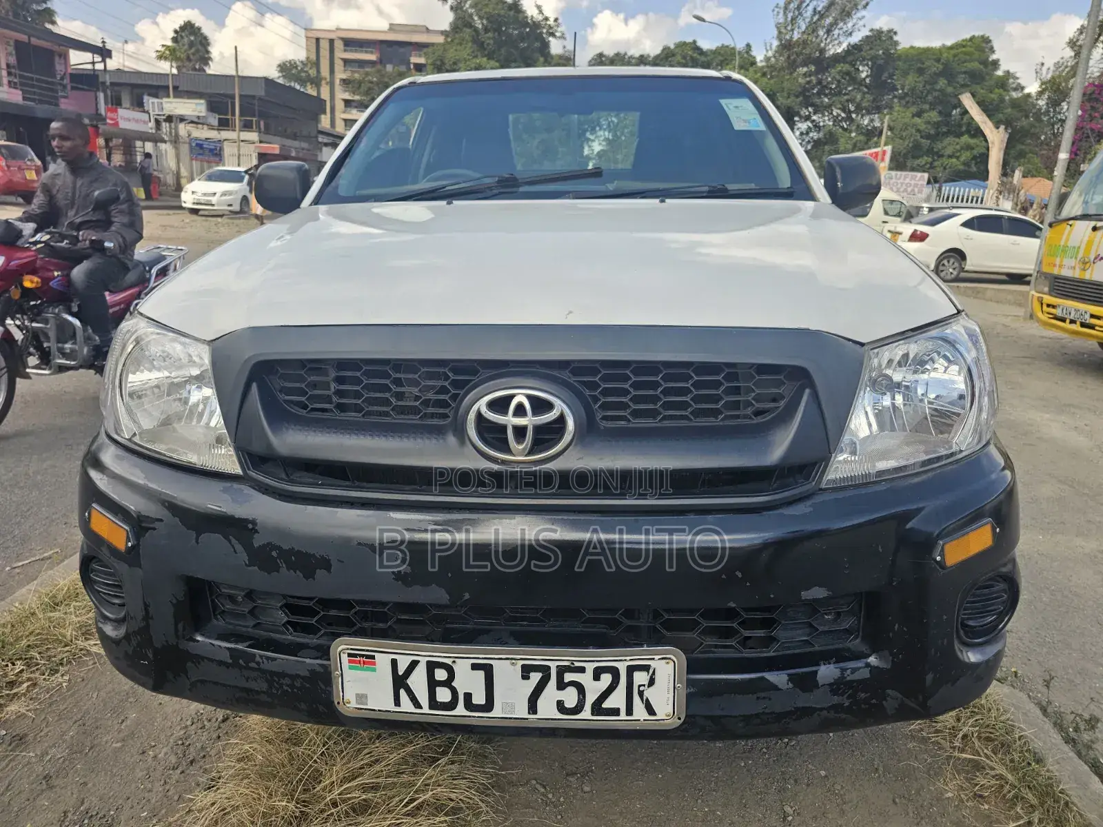 Toyota Hilux 2010 White